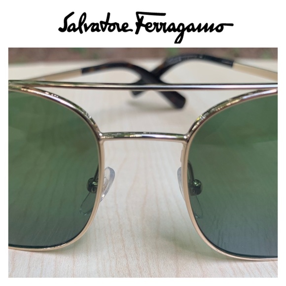 Sold out💫 FERRAGAMO Men’s Sunglasses Rectangular Aviators Gold w/ Green lenses - Picture 7 of 9